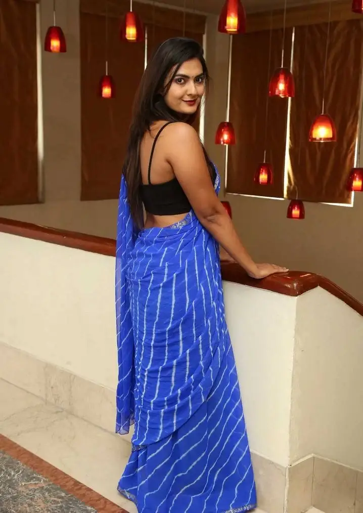 INDIAN GIRL NEHA DESHPANDE STILLS IN TRADITIONAL BLUE SAREE 4